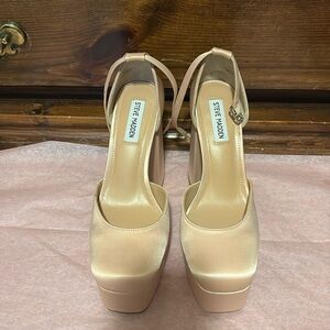 Steve Madden Champagne pink satin shoes